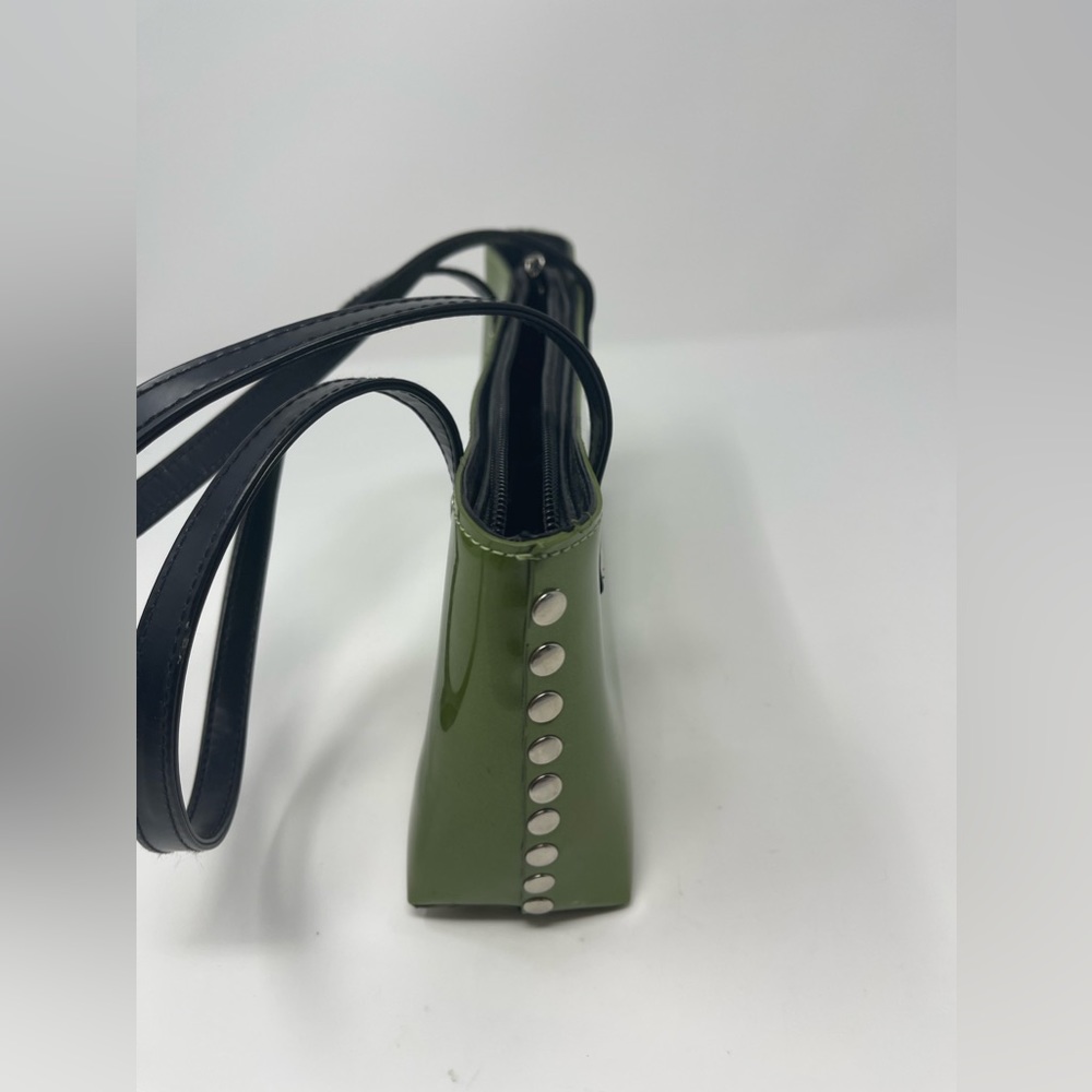 BEIJO: London, Paris, New York: Classic Green, Patent-Leather Handbag - Picture 3 of 10